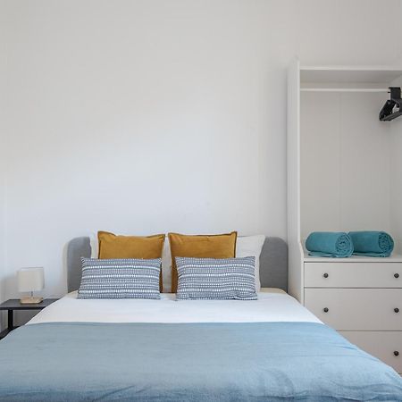 Cool Apartment Near Alfama Lisbon Bagian luar foto