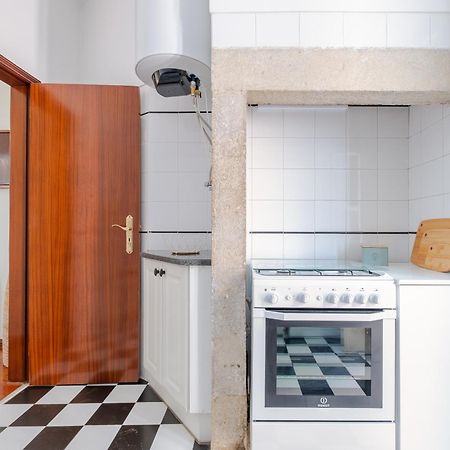 Cool Apartment Near Alfama Lisbon Bagian luar foto