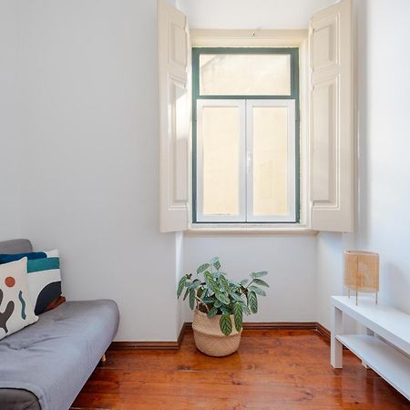Cool Apartment Near Alfama Lisbon Bagian luar foto