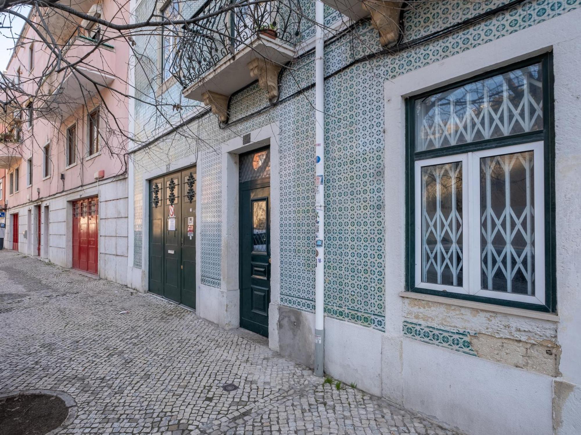 Cool Apartment Near Alfama Lisbon Bagian luar foto