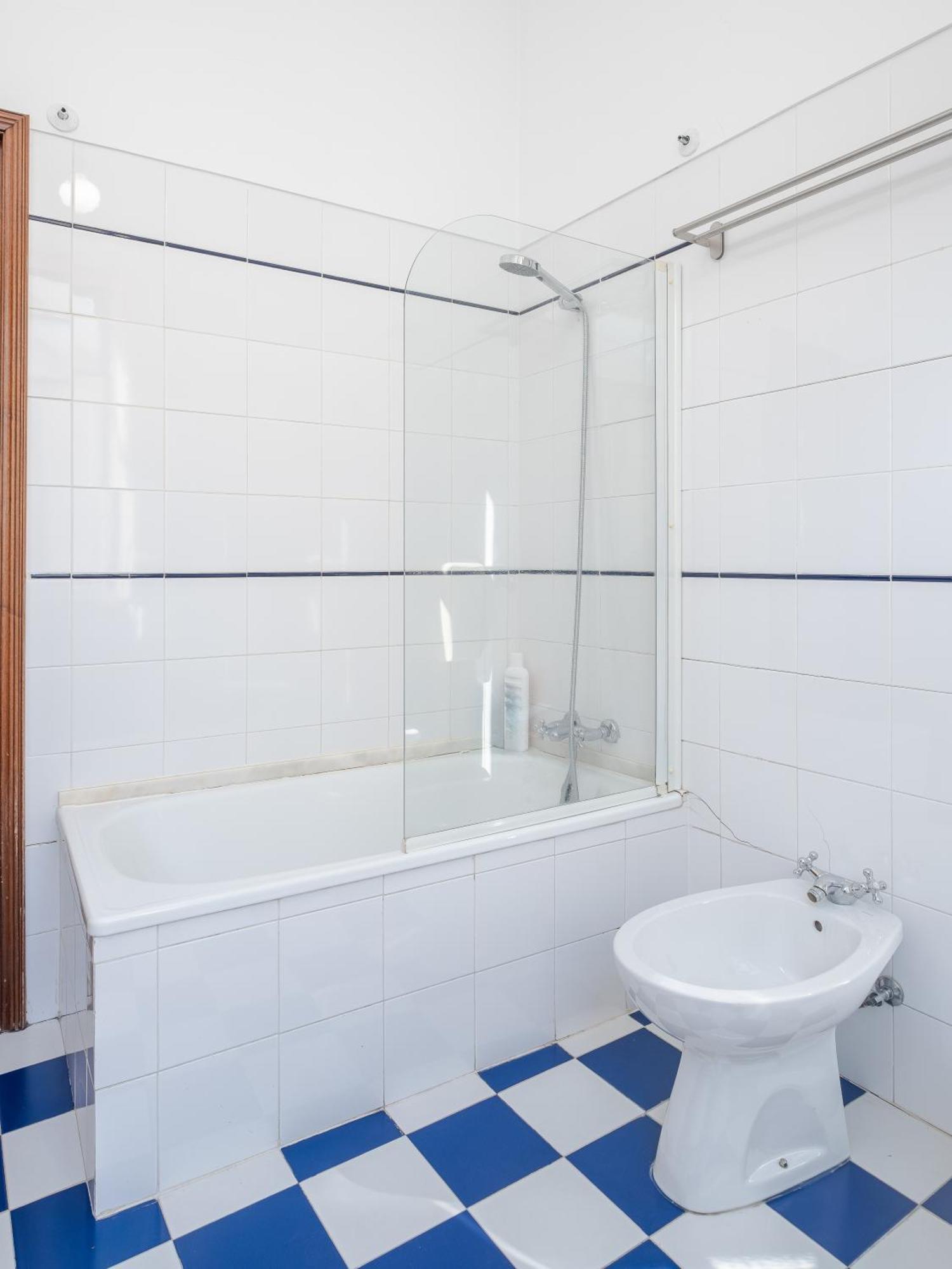 Cool Apartment Near Alfama Lisbon Bagian luar foto